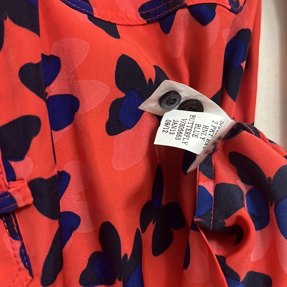 GAP Pintuck Flat Collar Button Up Butterfly Design Long Sleeves Top - Picture 6 of 8